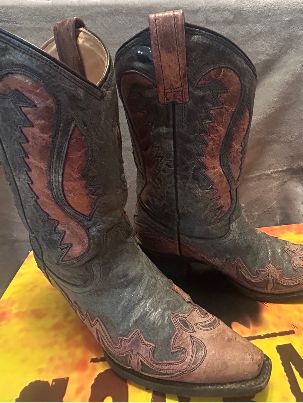 Corral Vintage Western Cowboy Boots in distressed black with cognac inlay